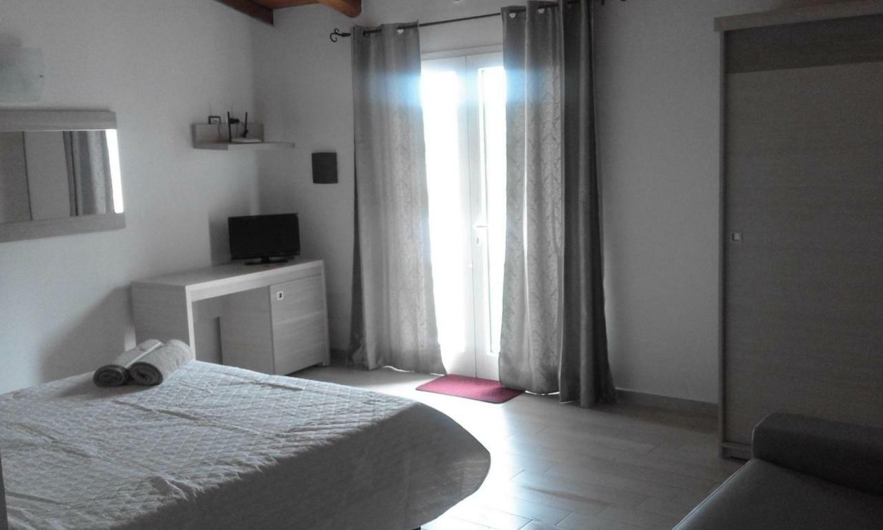 Sole&Sale Bed & Breakfast San Teodoro  Exterior foto